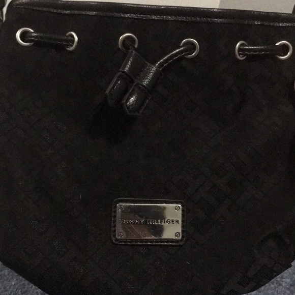Tommy Hilfiger Handbags - TOMMY HILFIGER black cross body bag Tommy Hilfiger Handbags - TOMMY HILFIGER black cross body bag